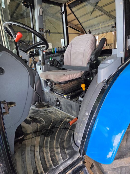LS Tractor U47 (47hp) 앞좌측면