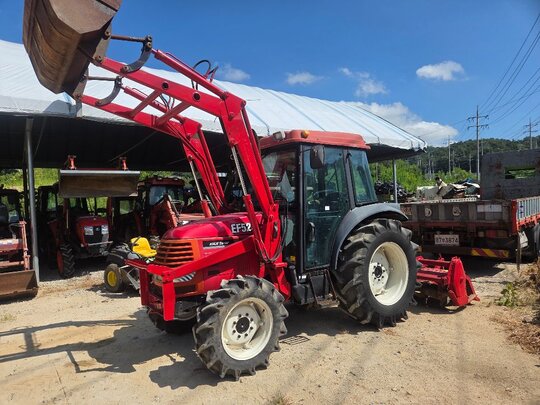 국제 트랙터 EF525 (52마력) 앞좌측면