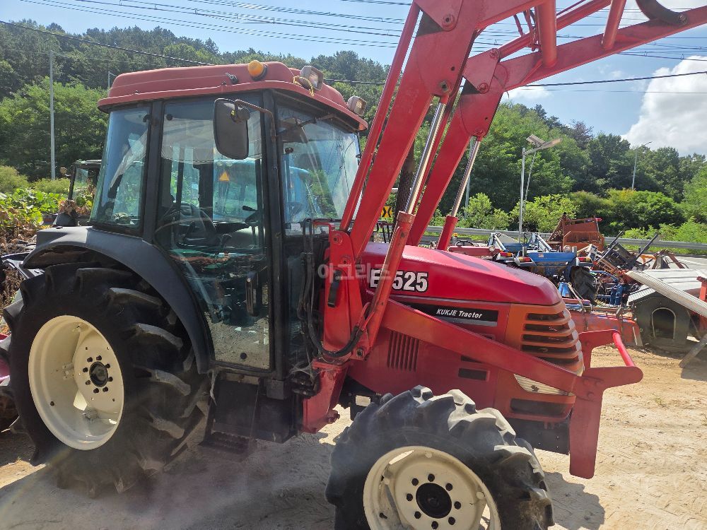 국제 트랙터 EF525 (52마력) 뒤우측면