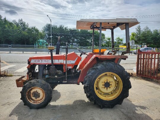 Kukje Tractor KTE390 (35hp) 앞좌측면