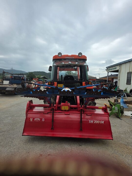Daedong Tractor D581 (58hp) 앞좌측면