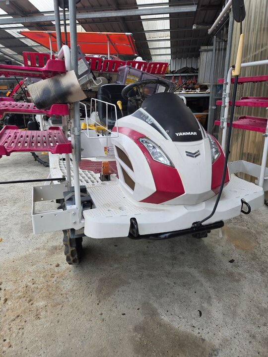 Yanmar Rice transplanter YR6D (6Rows) 앞좌측면
