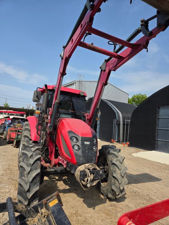 TYM 트랙터 T903 (90마력) 앞좌측면