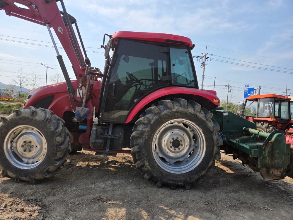 TYM 트랙터 T903 (90마력) 뒤우측면