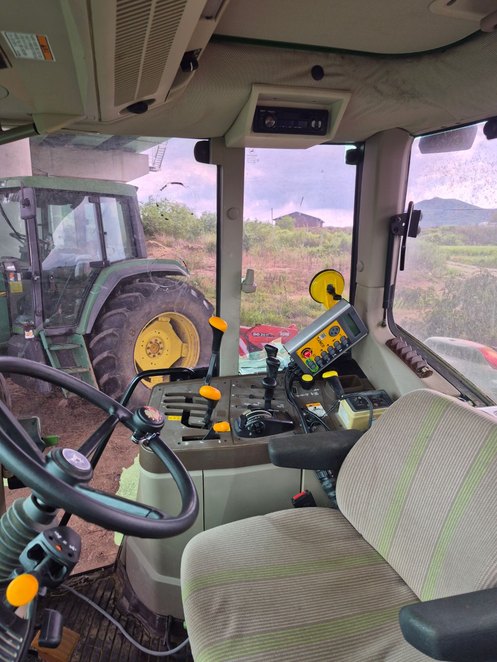 JohnDeere Tractor 6320 (100hp) 뒤우측면