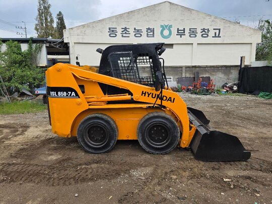 현대스키로더 850-7A 스키드로더 850-7A 앞좌측면