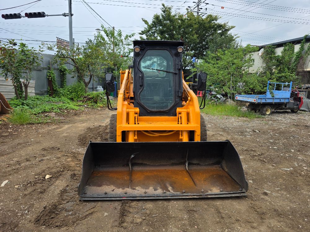 현대스키로더 850-7A 스키드로더 850-7A 뒤우측면