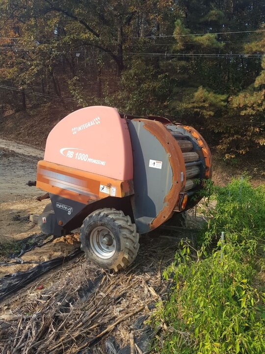  Round Baler RB1000  앞좌측면