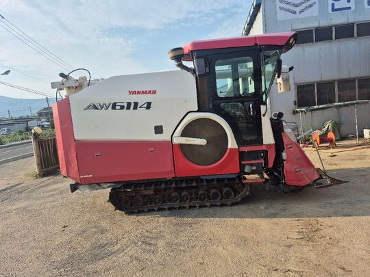 얀마 콤바인 AW6114 (6조식) 앞좌측면