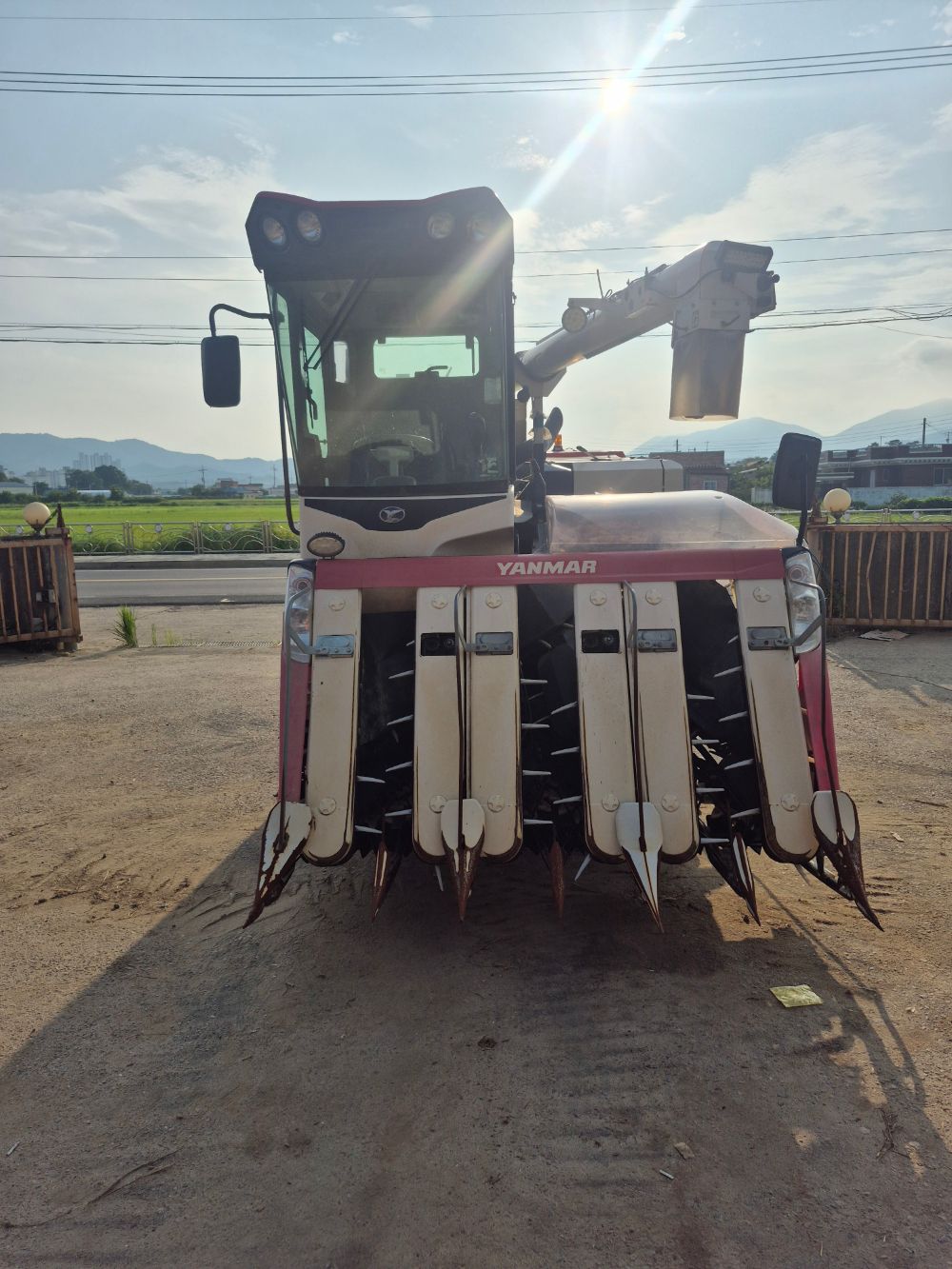 얀마 콤바인 AW6114 (6조식) 뒤우측면