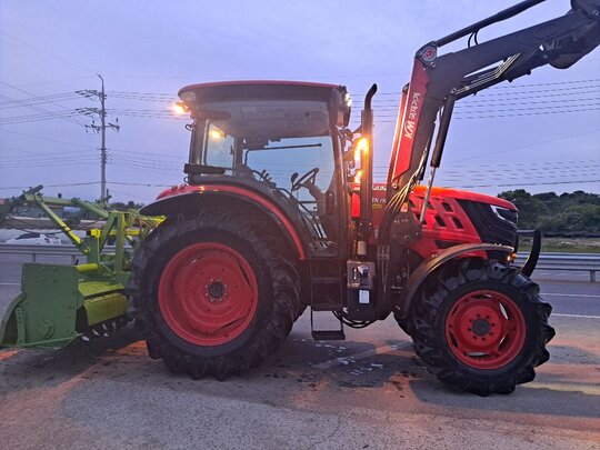 국제 트랙터 LUXEN1100E (111마력) 앞좌측면