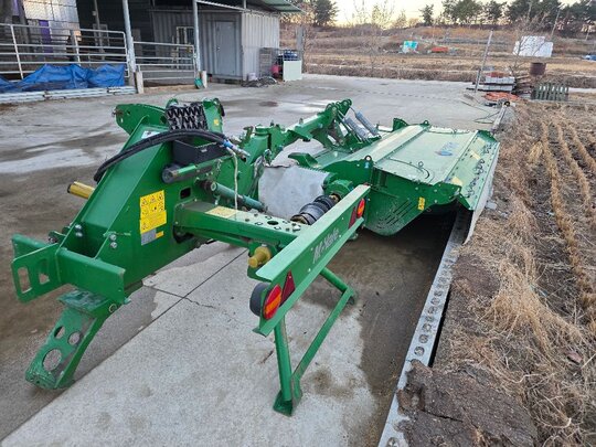  Mower Conditioner R3100  앞좌측면