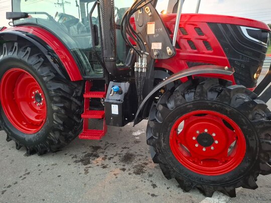 TYM 트랙터 K110E (111마력) 앞좌측면