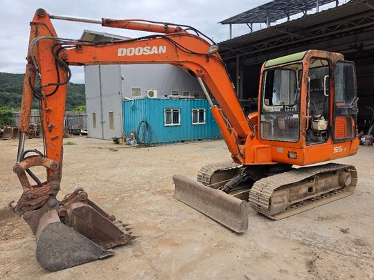 Doosan Excavator sv55 (5톤) 앞좌측면