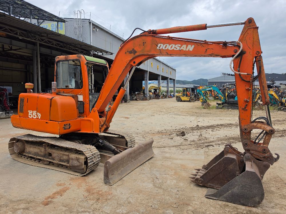 Doosan Excavator sv55 (5톤) 뒤우측면