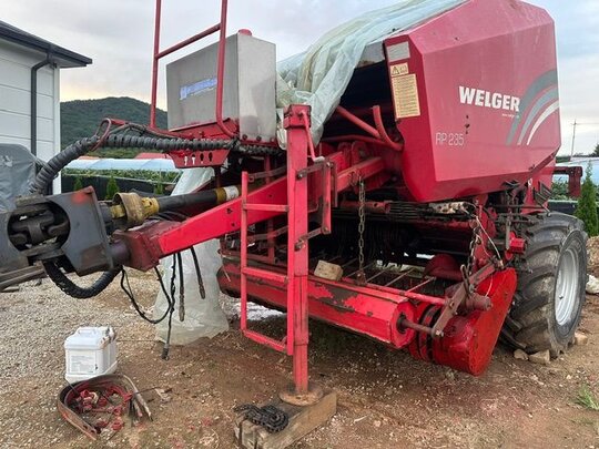 LELY  WElger 원형베일러 RP235 앞좌측면