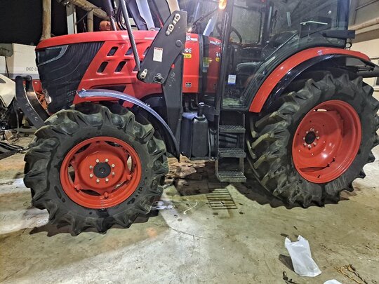 국제 트랙터 LUXEN1100E (111마력) 앞좌측면