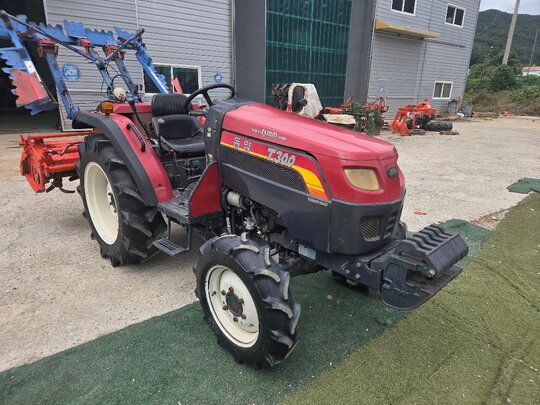 TYM 트랙터 T300 (30마력) 앞좌측면