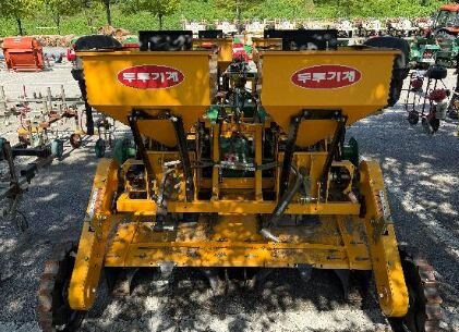 두루기계 감자파종기 DRP-2000R 앞좌측면