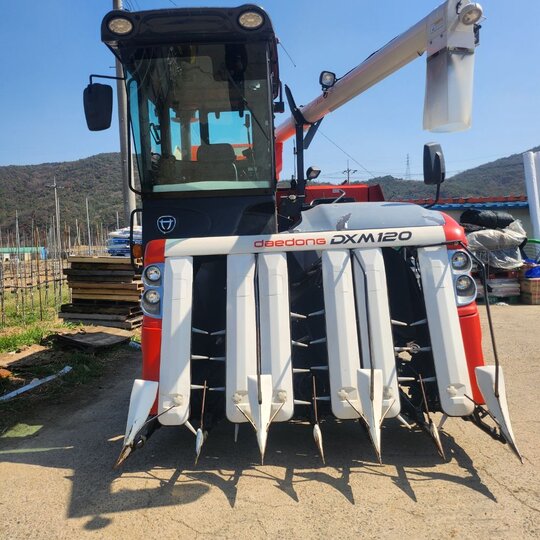 대동 콤바인 DXM120 (6조식) 앞좌측면