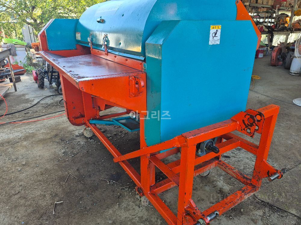 발산 대형콩탈곡기 흡입식 콩탈곡기 ESP-100 뒤우측면