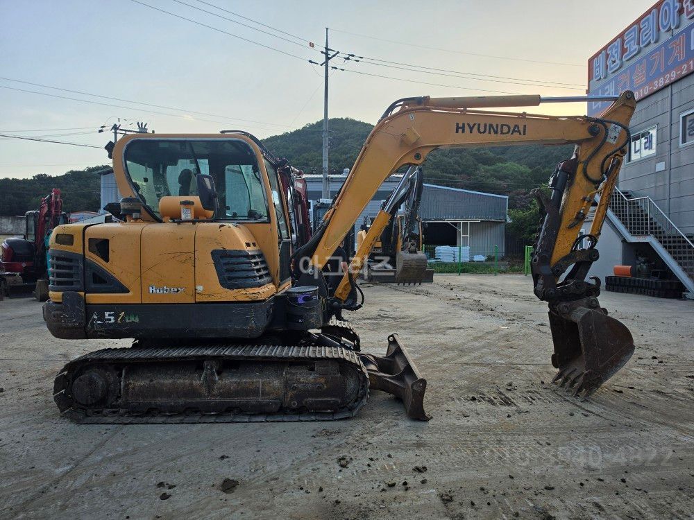 현대 굴삭기 ROBEX55 (5.5톤) 뒤우측면