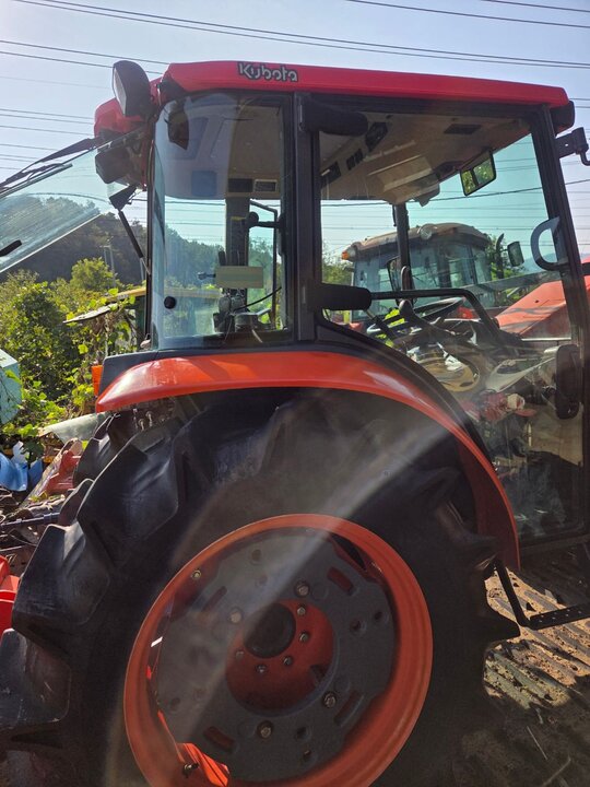 구보다 트랙터 L500 (56마력) 앞좌측면