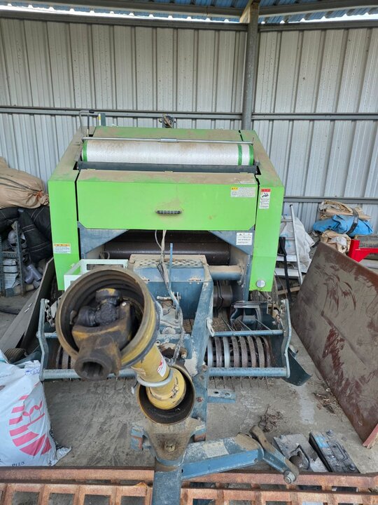 Shibaura Round Baler TRB2210W  앞좌측면