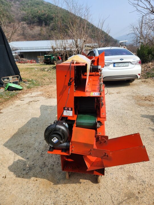 타임테크 쪽 분리기 마늘쪽  분리기 쪽마늘 선별기도 있습니다. 앞좌측면