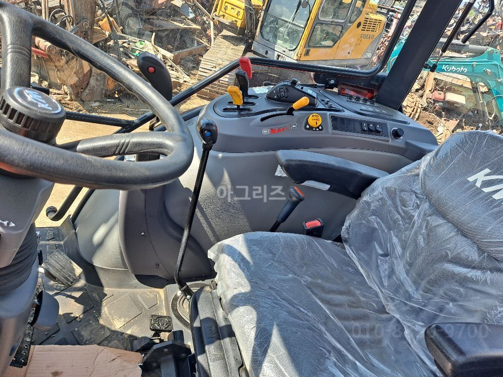 국제 트랙터 LUXEN1100E (111마력) 뒤우측면
