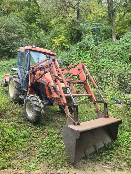 대동 트랙터 D400 (43마력) 앞좌측면