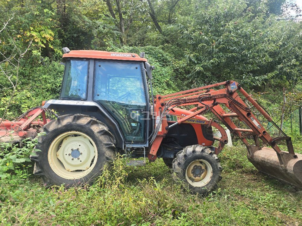 대동 트랙터 D400 (43마력) 뒤우측면