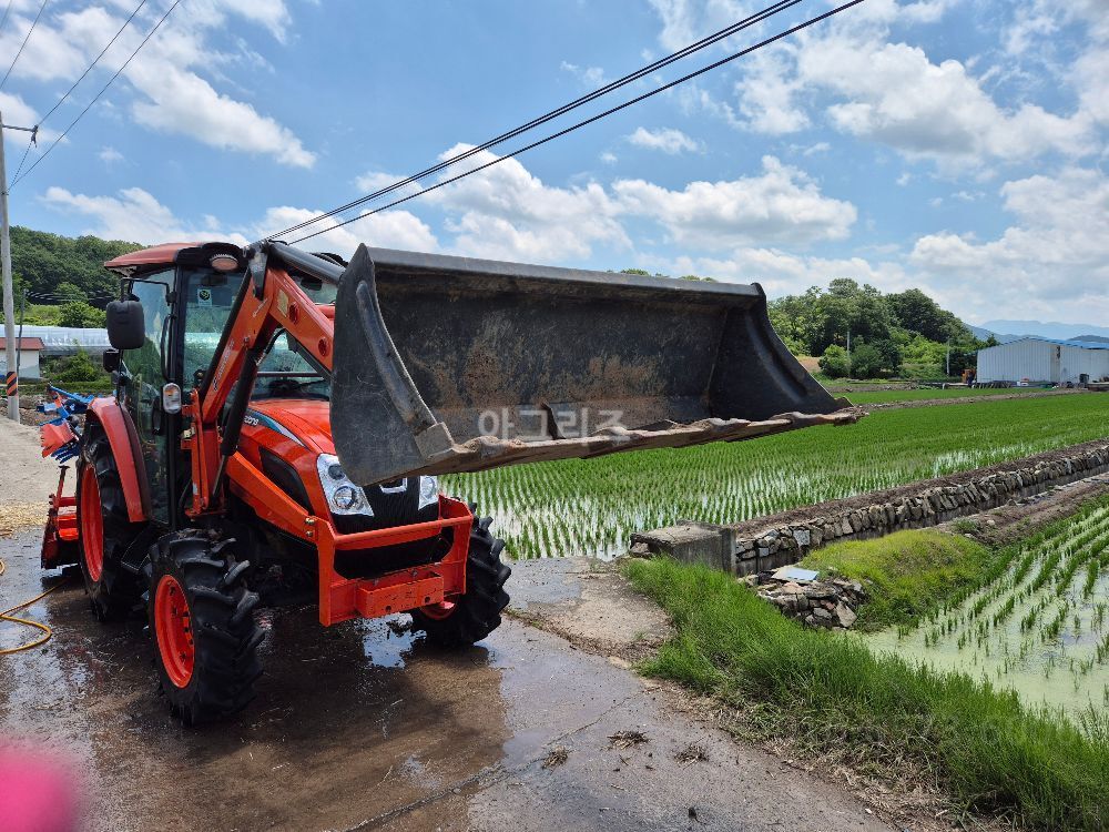 대동 트랙터 NX550 (55마력) 뒤우측면