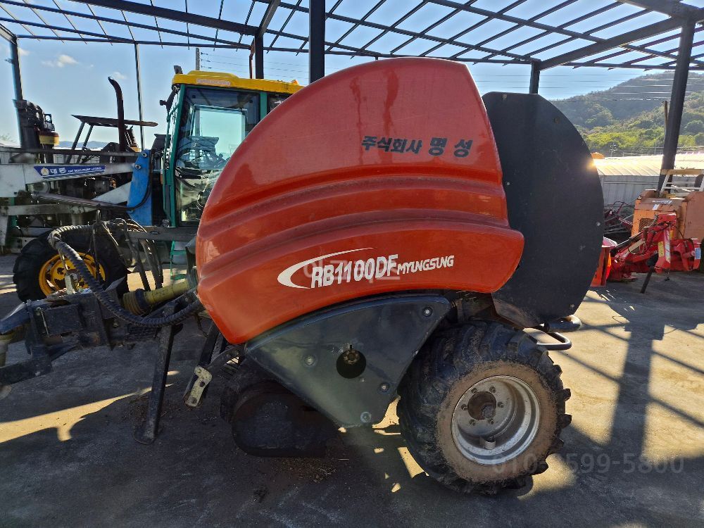  Round Baler RB1100DF  뒤우측면