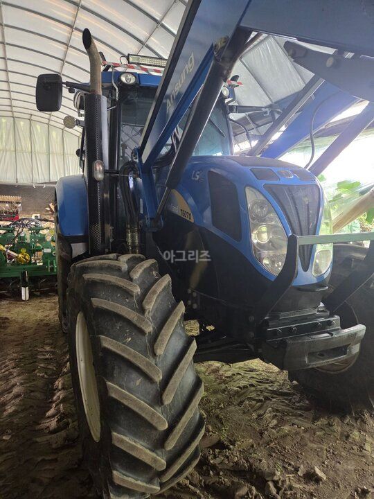 NewHolland Tractor T6070 (135hp) 앞좌측면