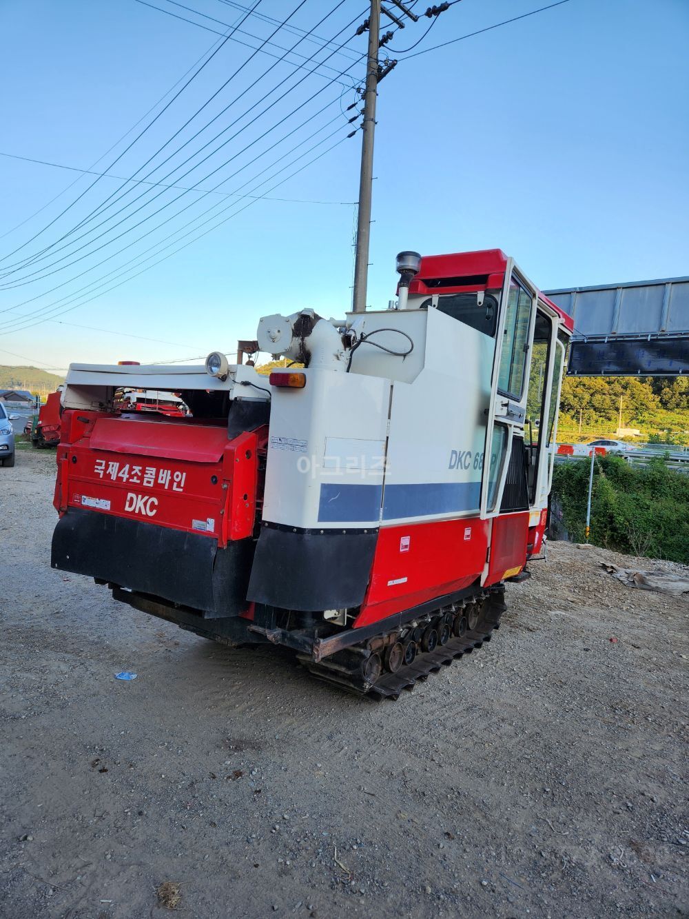 Kukje Combine Harvester DKC685 (4Rows) 뒤우측면