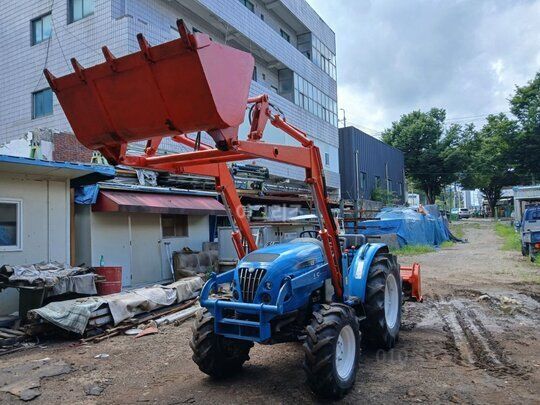 LS Tractor R48 (48hp) 앞좌측면