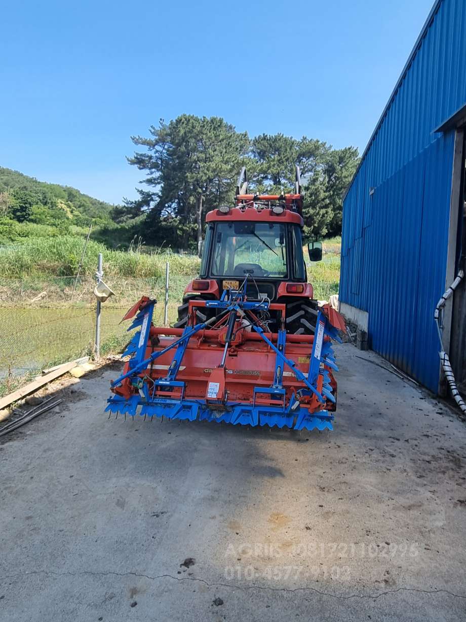 Daedong Tractor D500 (50hp) 측면