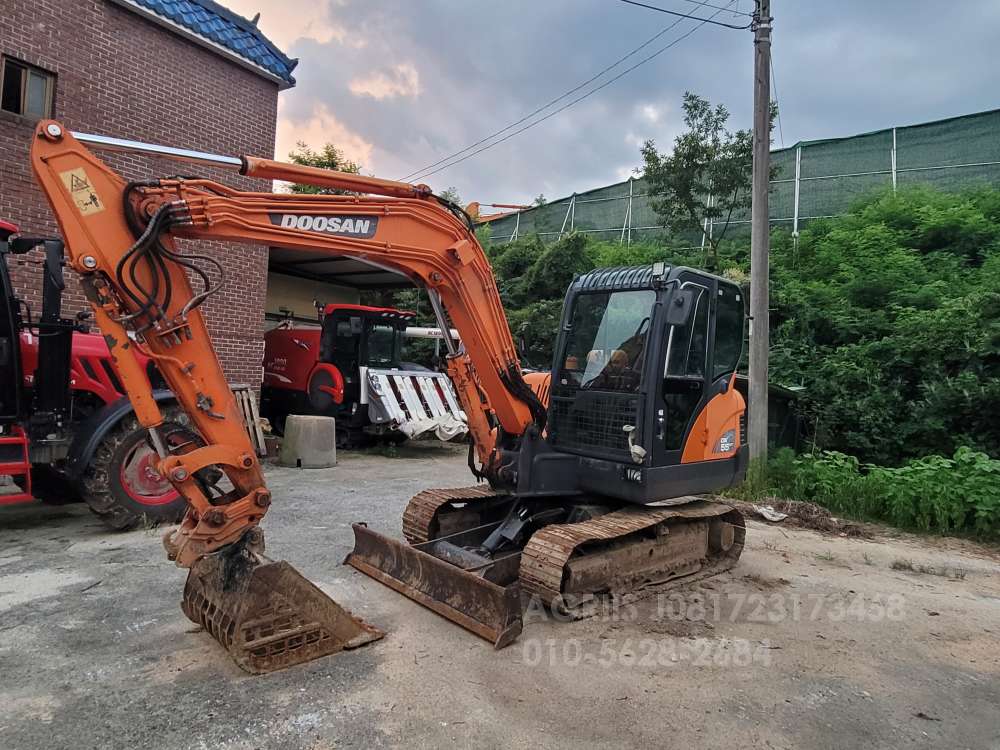  Excavator 두산 DX55MT ace  운전석