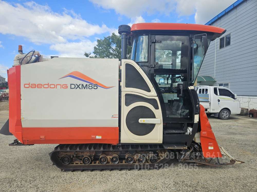 Daedong Combine Harvester DXM85G-C (5Rows) 운전석