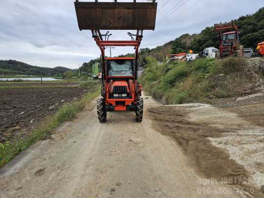 구보다 트랙터 L430 (42마력) 앞좌측면