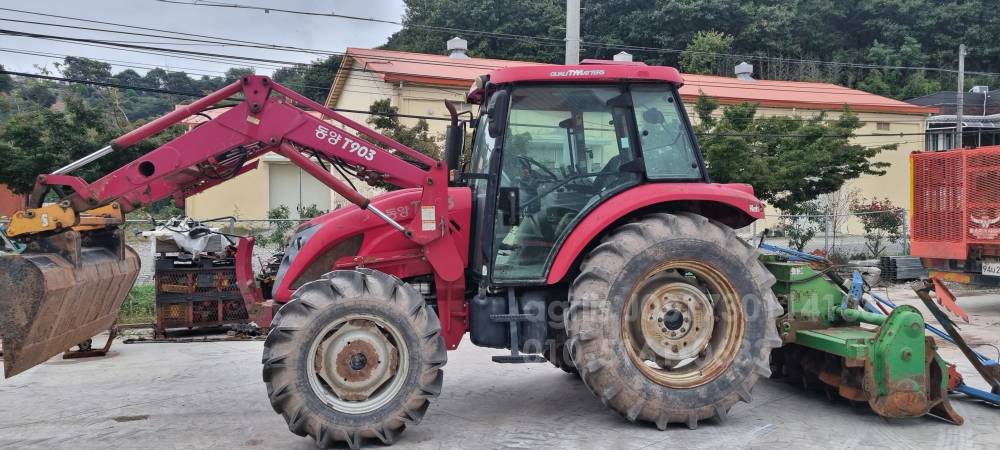 TYM Tractor T903 (90hp) 측면