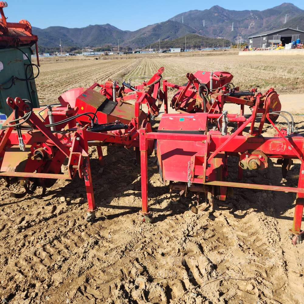 웅진, 웅진기계 논두렁조성기 WJLF750 뒤우측면