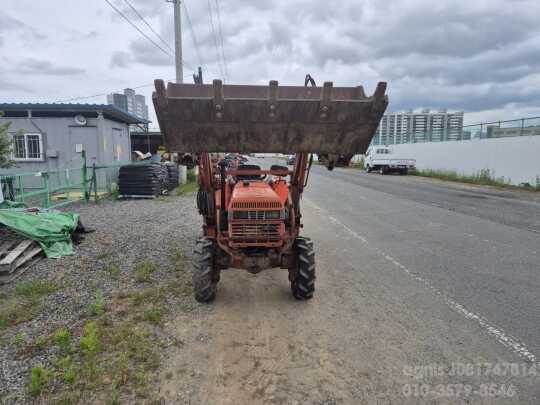 Daedong Tractor L2601 (26hp) 앞좌측면