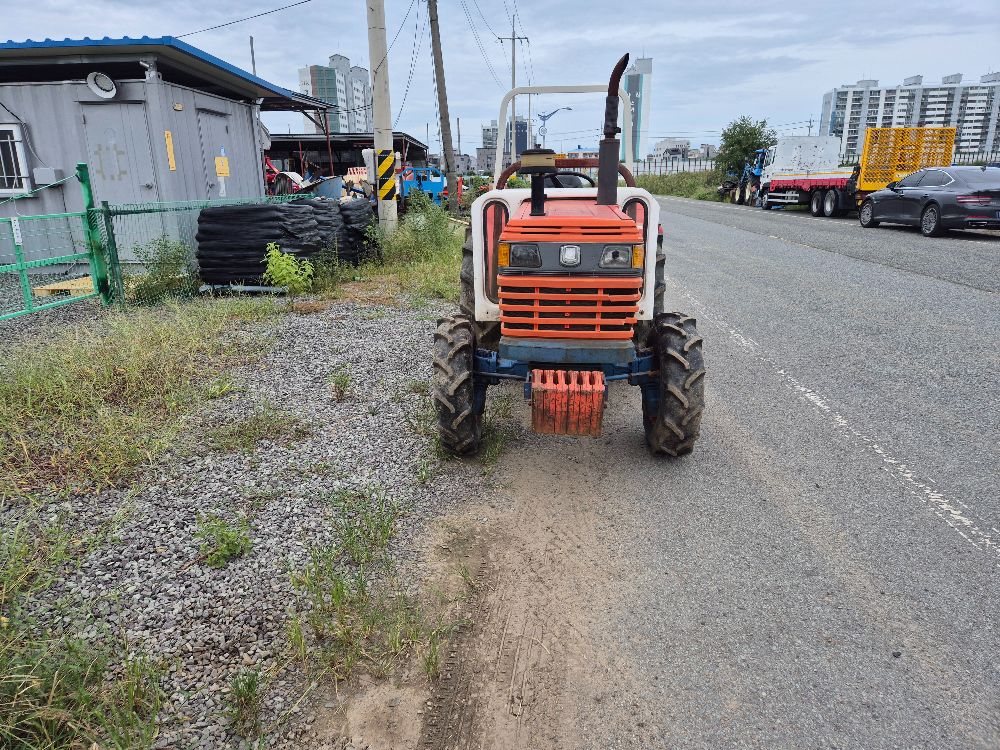 대동 트랙터 L3503D (35마력) 앞좌측면