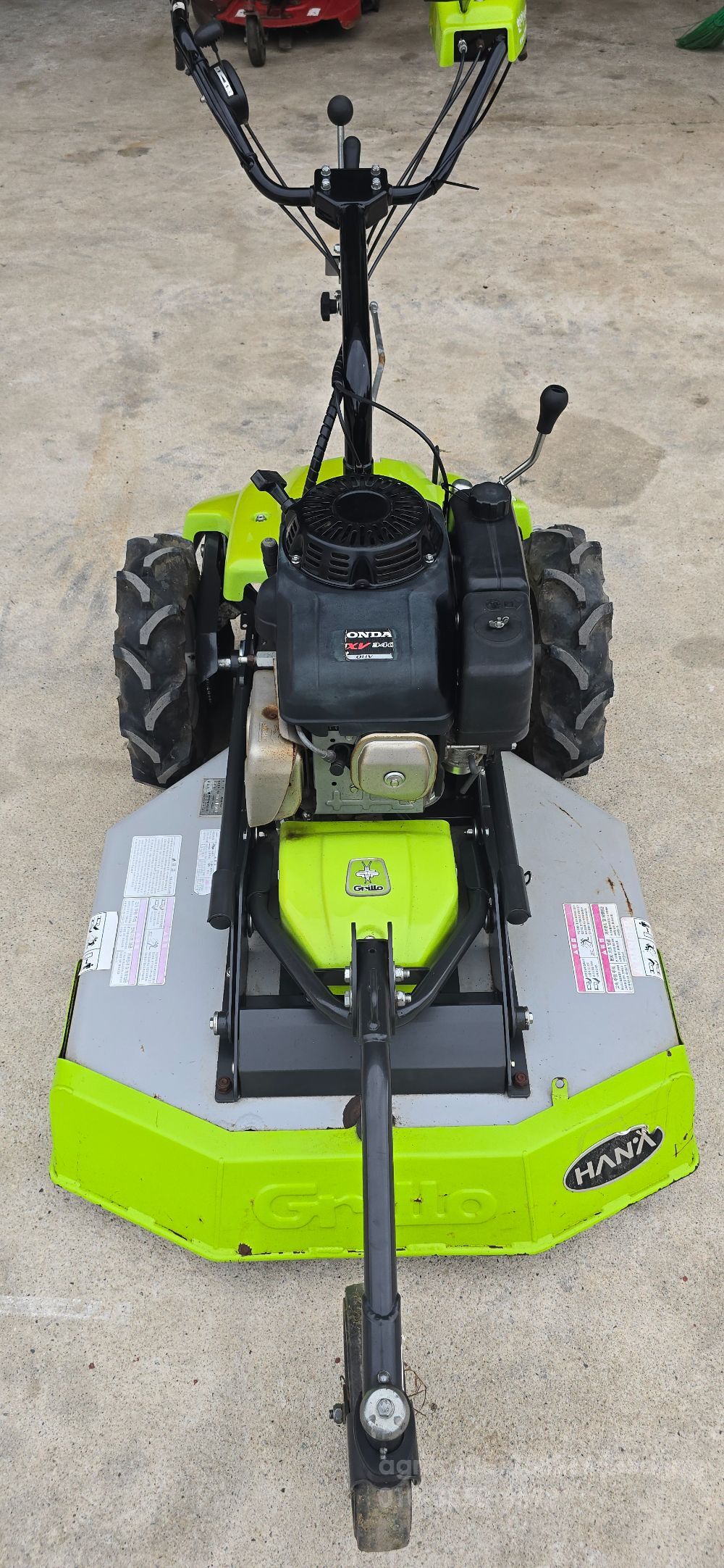 한아 한아 그릴로 보행 제초기  그릴로 보행 제초기 뒤우측면