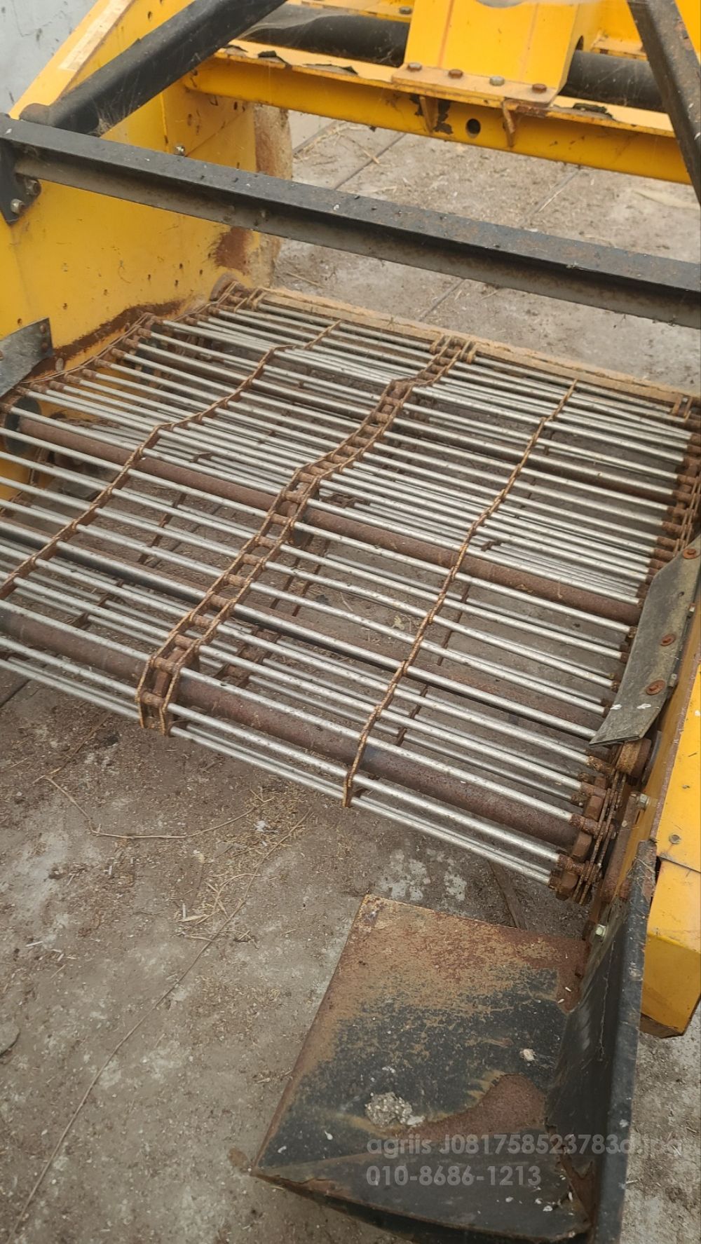  땅속수확기 땅속수확기  뒤우측면