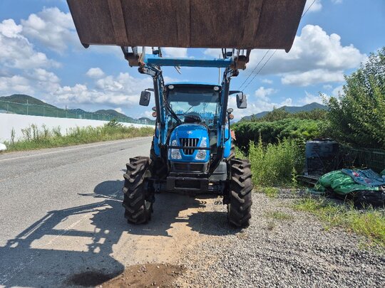 LS 트랙터 P7175 (80마력) 앞좌측면