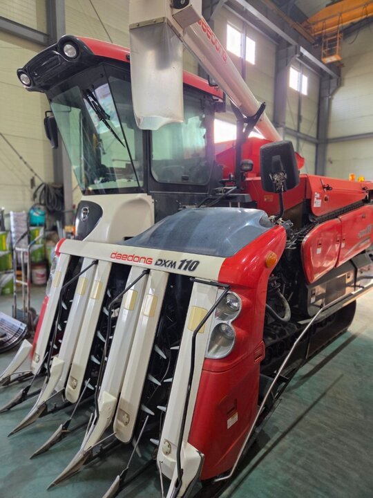 Daedong Combine Harvester DXM110 (6Rows) 앞좌측면