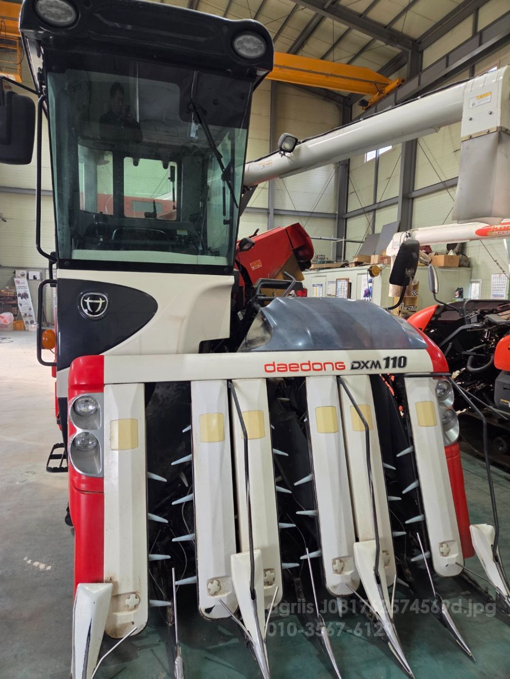 Daedong Combine Harvester DXM110 (6Rows) 뒤우측면